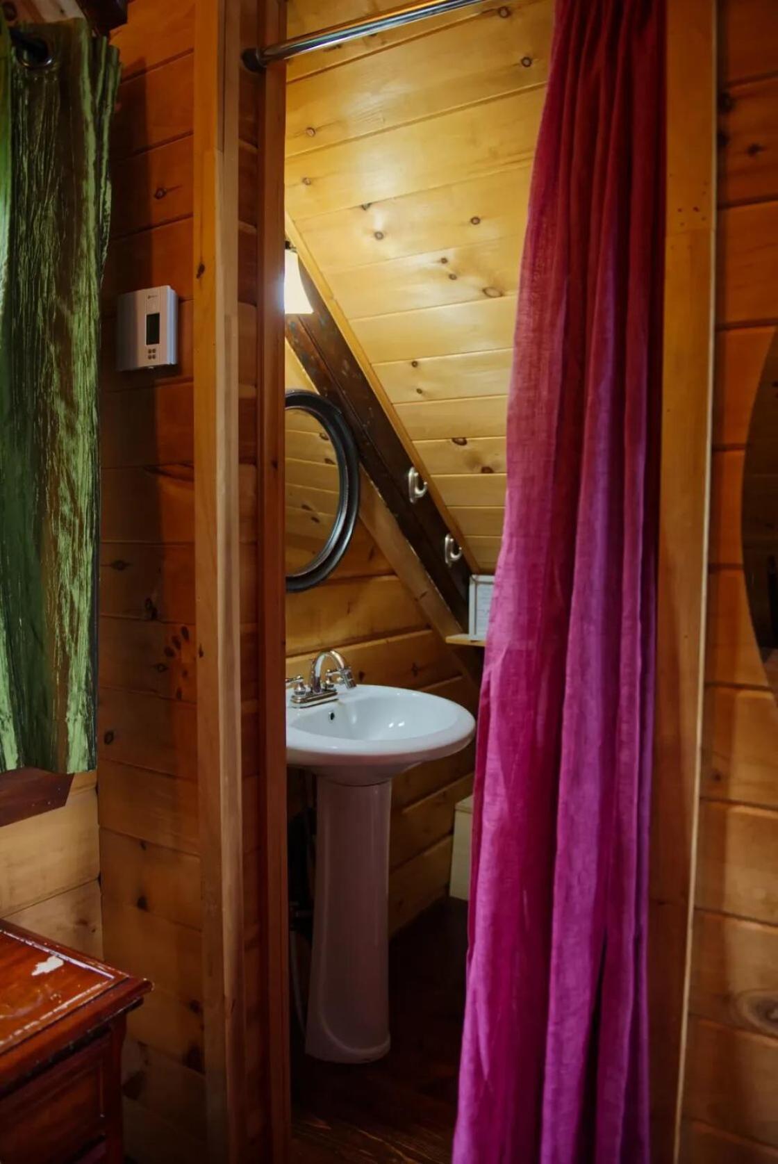 Joy's - Hottub, Lake, & Chalet *