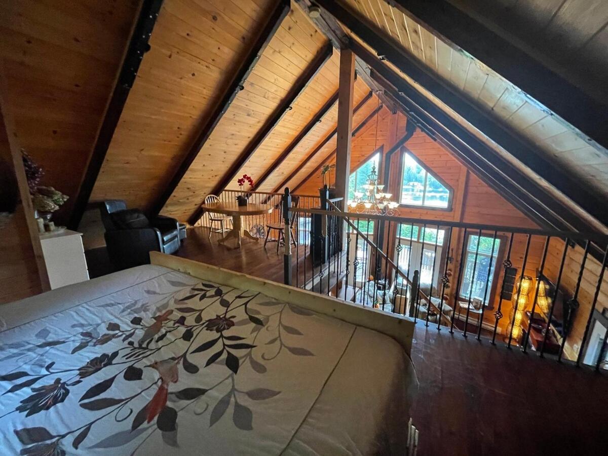 Joy's - Hottub, Lake, & Chalet Val-des-Bois