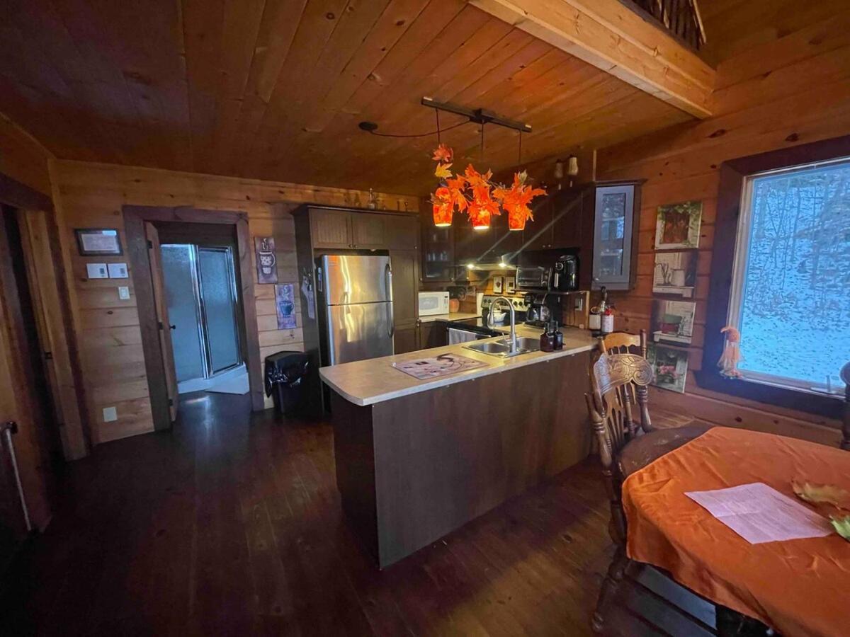 Chalet Joy's - Hottub, Lake, & Val-des-Bois