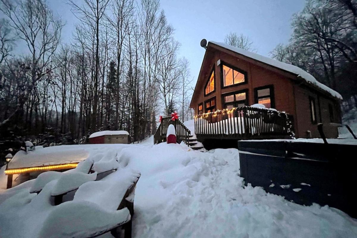 Joy's - Hottub, Lake, & Val-des-Bois